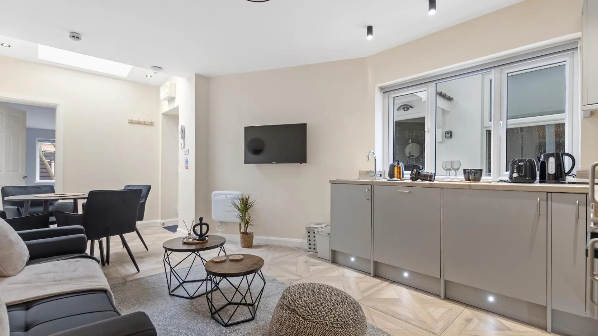 Modern Apartment Free Off Road Parking 2X Double Rooms Suite 11 Nottingham