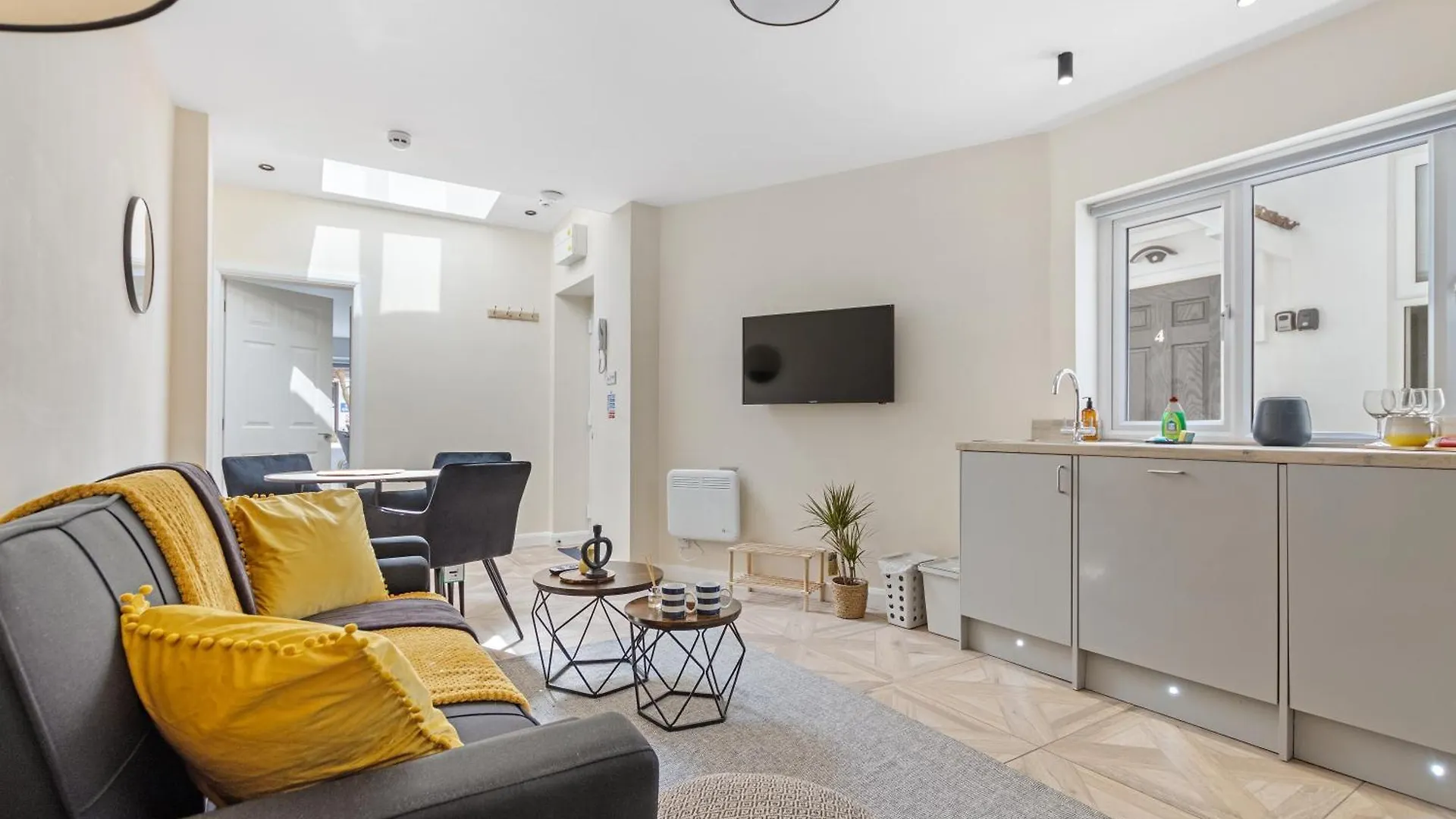 Modern Apartment Free Off Road Parking 2X Double Rooms Suite 11 Nottingham